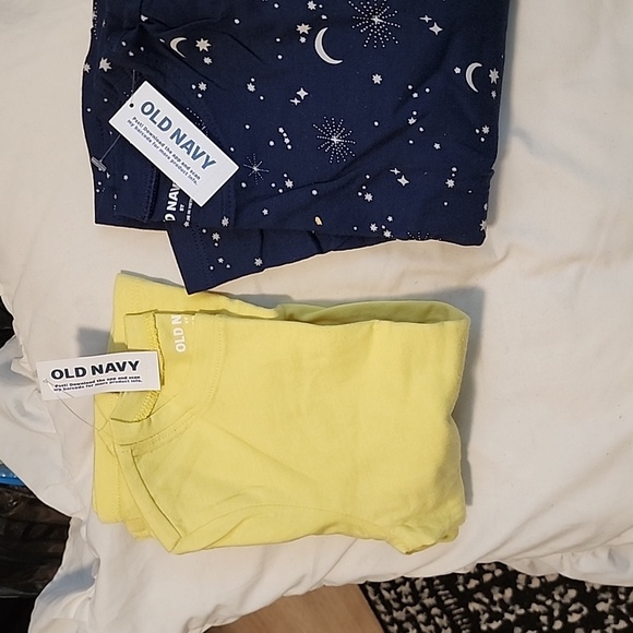 Old navy long sleeve tee - Picture 1 of 2